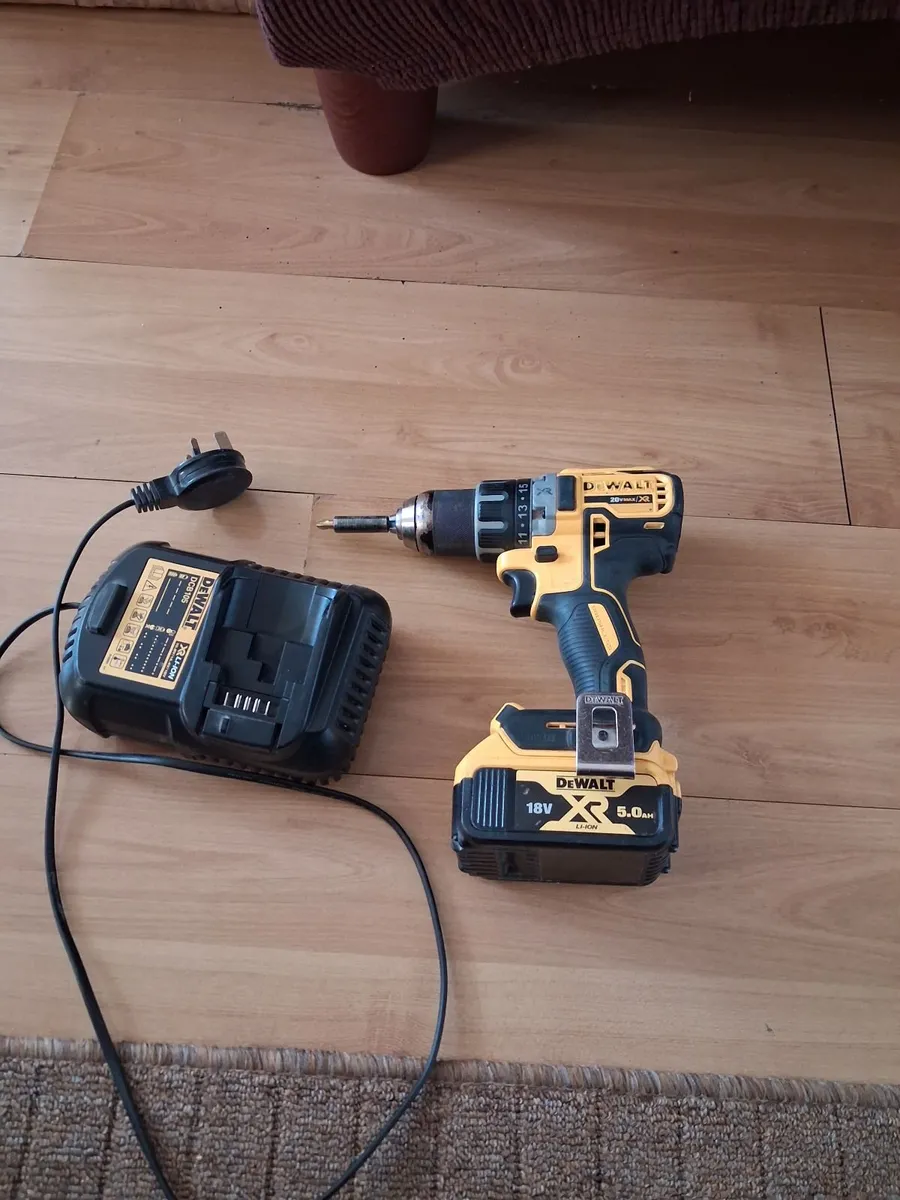 Dewalt 18v drill and charger. - Image 1