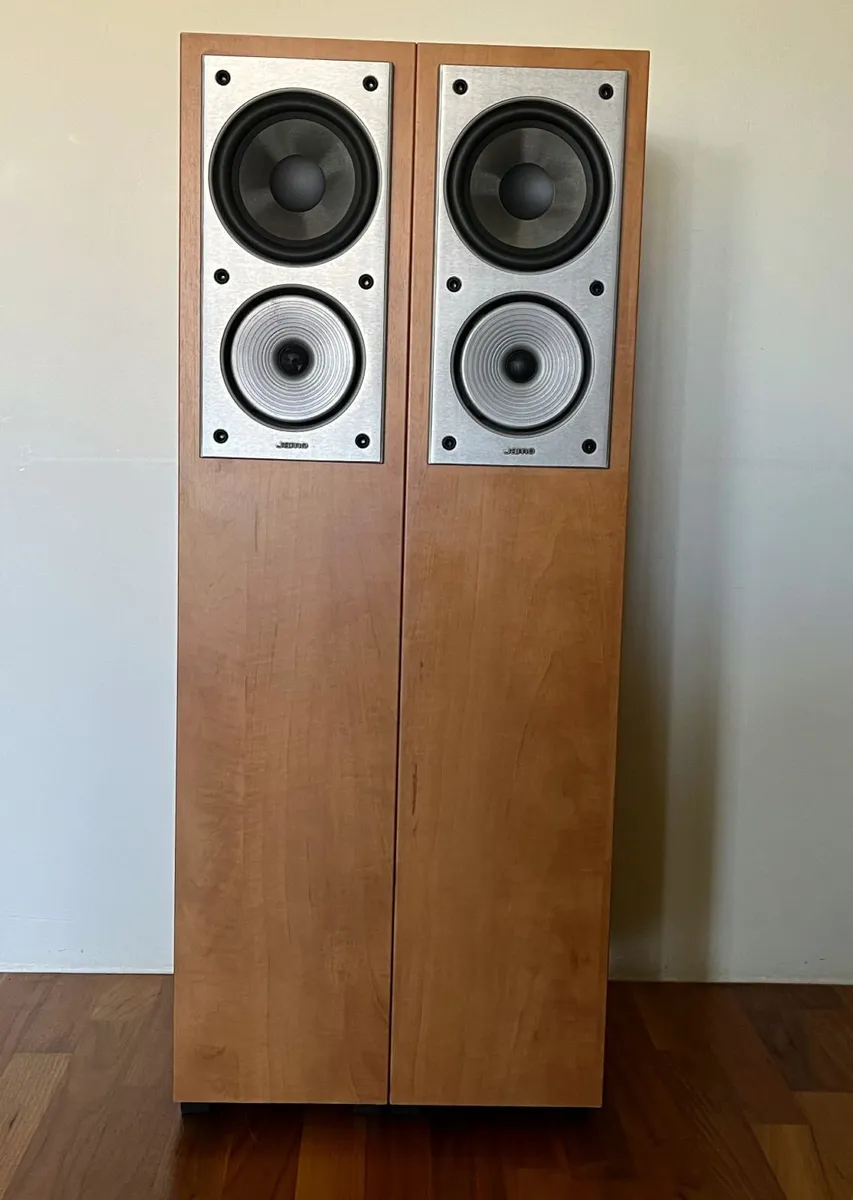 Jamo E750 Stereo Tower Speakers - Image 1
