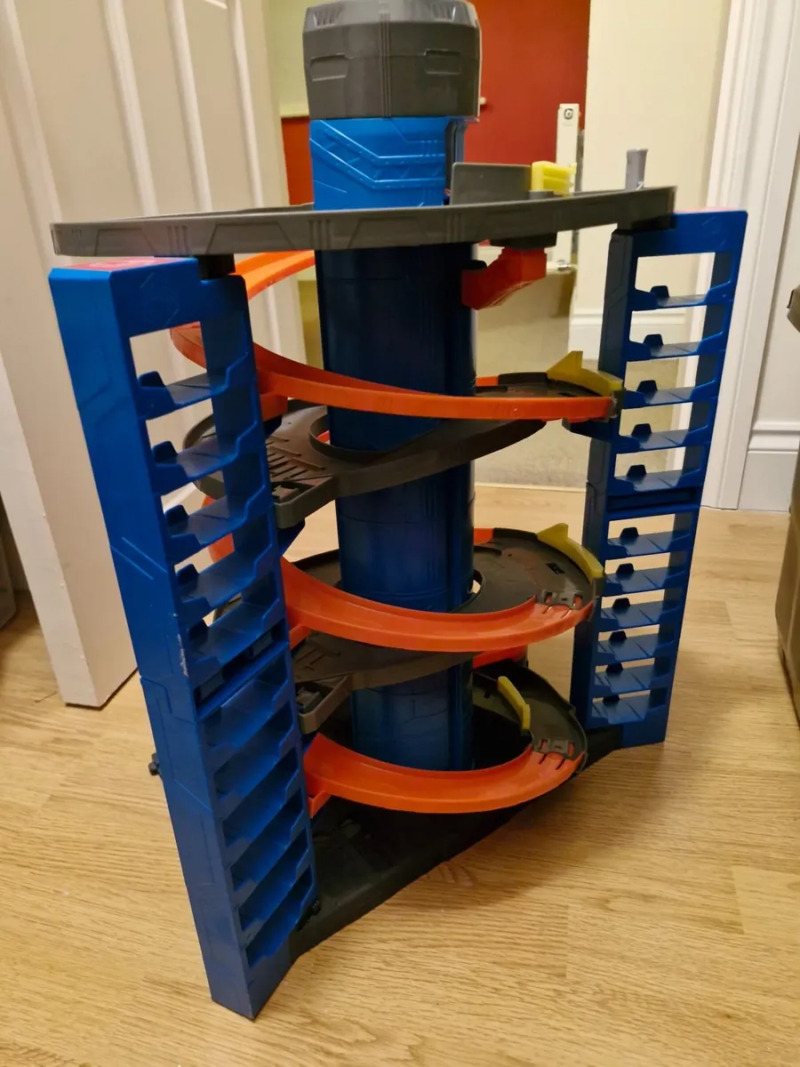Hot Wheels Mega Garage - Image 1