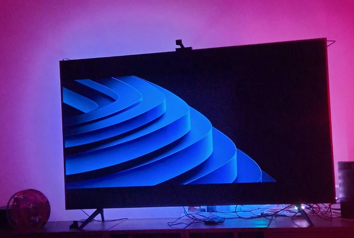 55" Samsung TU7100 Crystal UHD 4K HDR Smart TV - Image 3