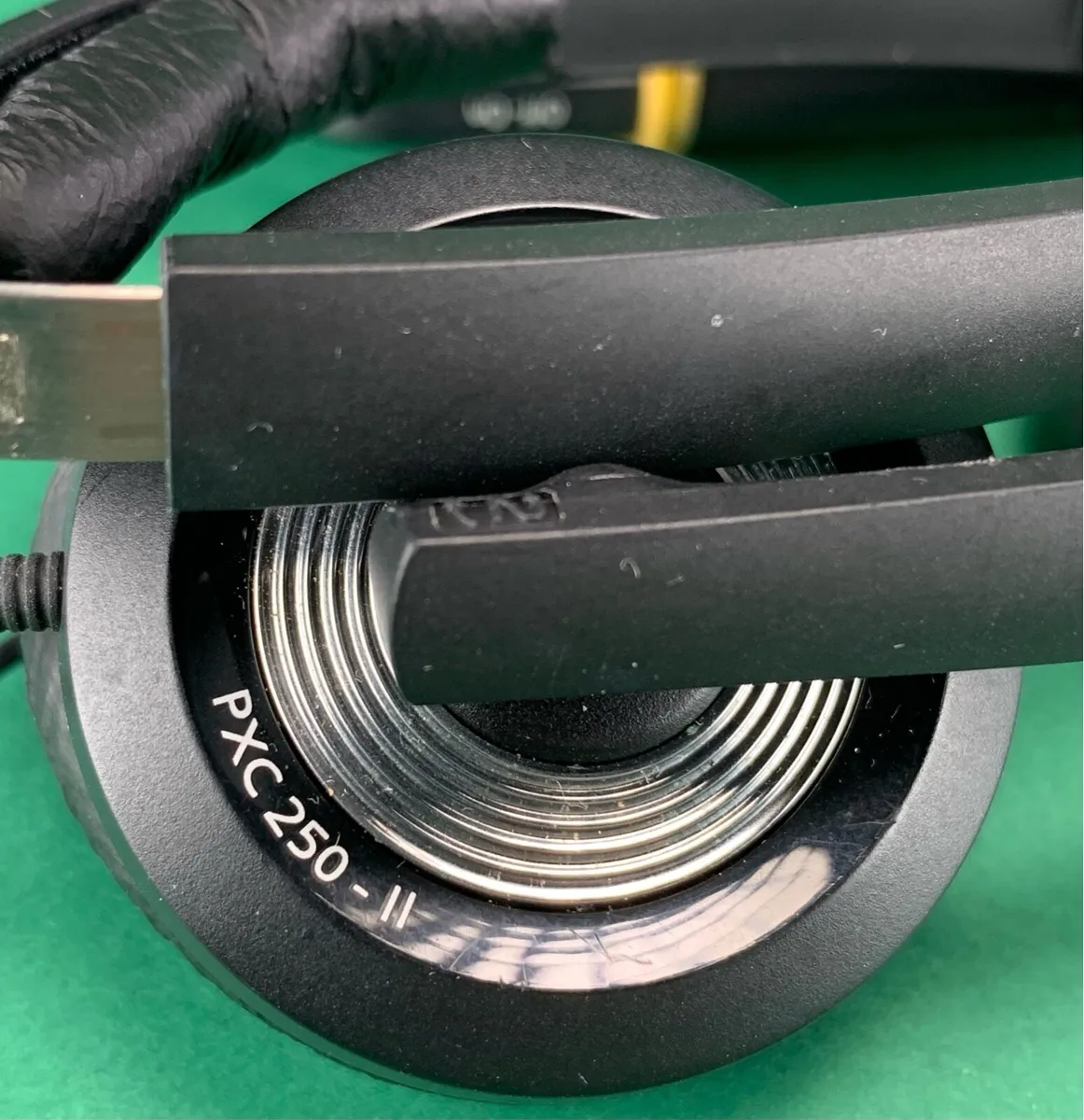 Sennheiser NoiseGard Travel Headphones PXC 250-II - Image 2