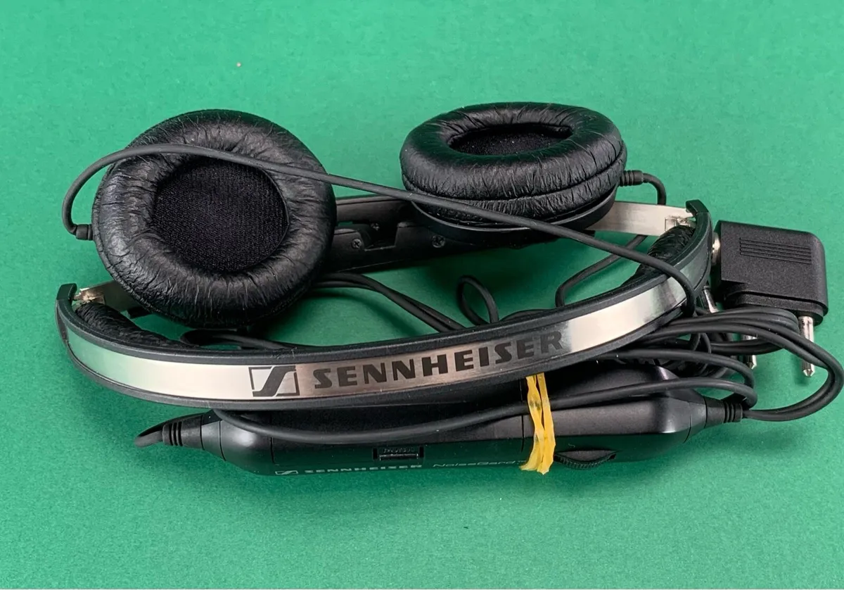 Sennheiser NoiseGard Travel Headphones PXC 250-II - Image 4