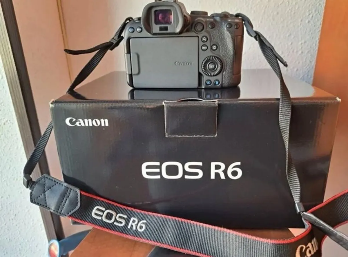 Canon EOS R6 Mirrorless Camera - Image 2