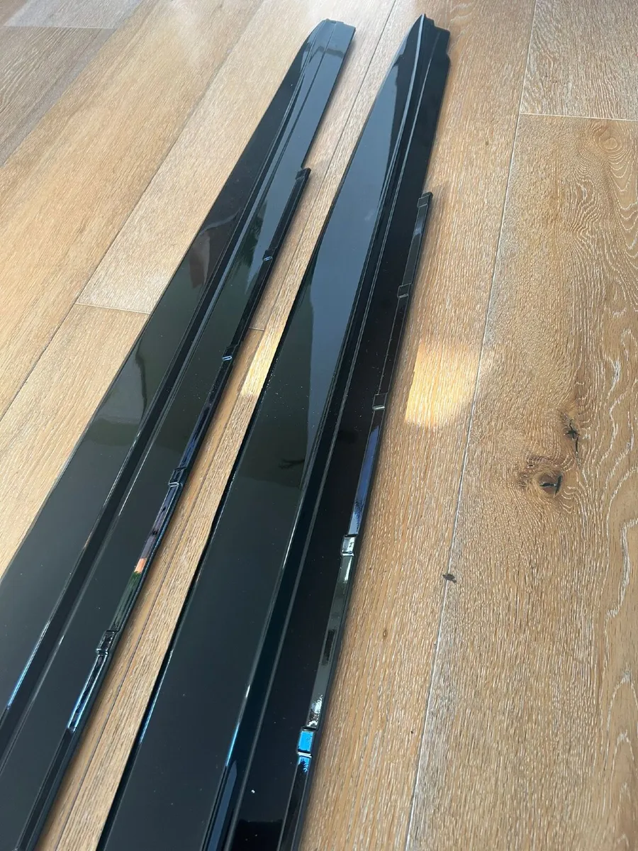 BMW G30 G31 Side Skirts Gloss Black Maxton Design - Image 2
