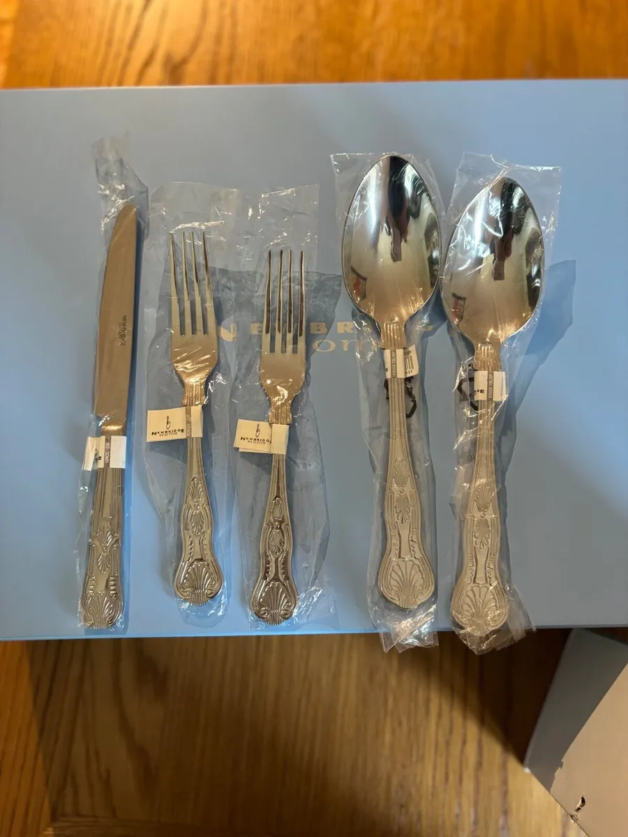Newbridge 44 PIECE STAINLESS STEEL CUTLERY SET - Image 3