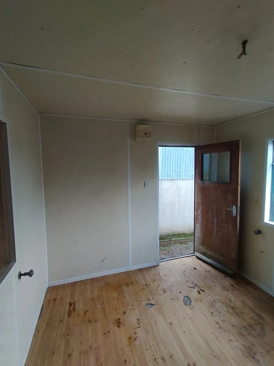 CABIN OFFICE ANTIVANDAL CONTAINER - Image 2