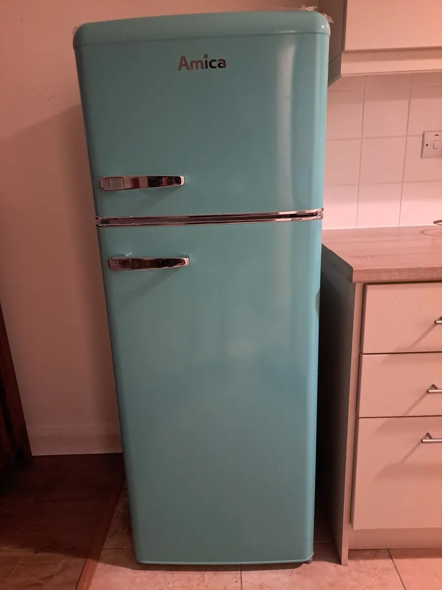 Retro Fridge 80/20 - Image 1