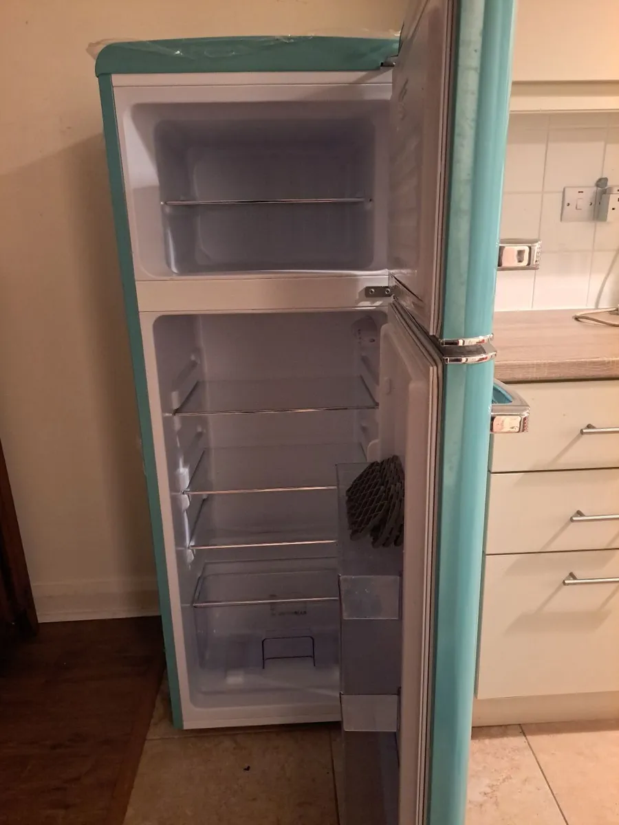 Retro Fridge 80/20 - Image 4
