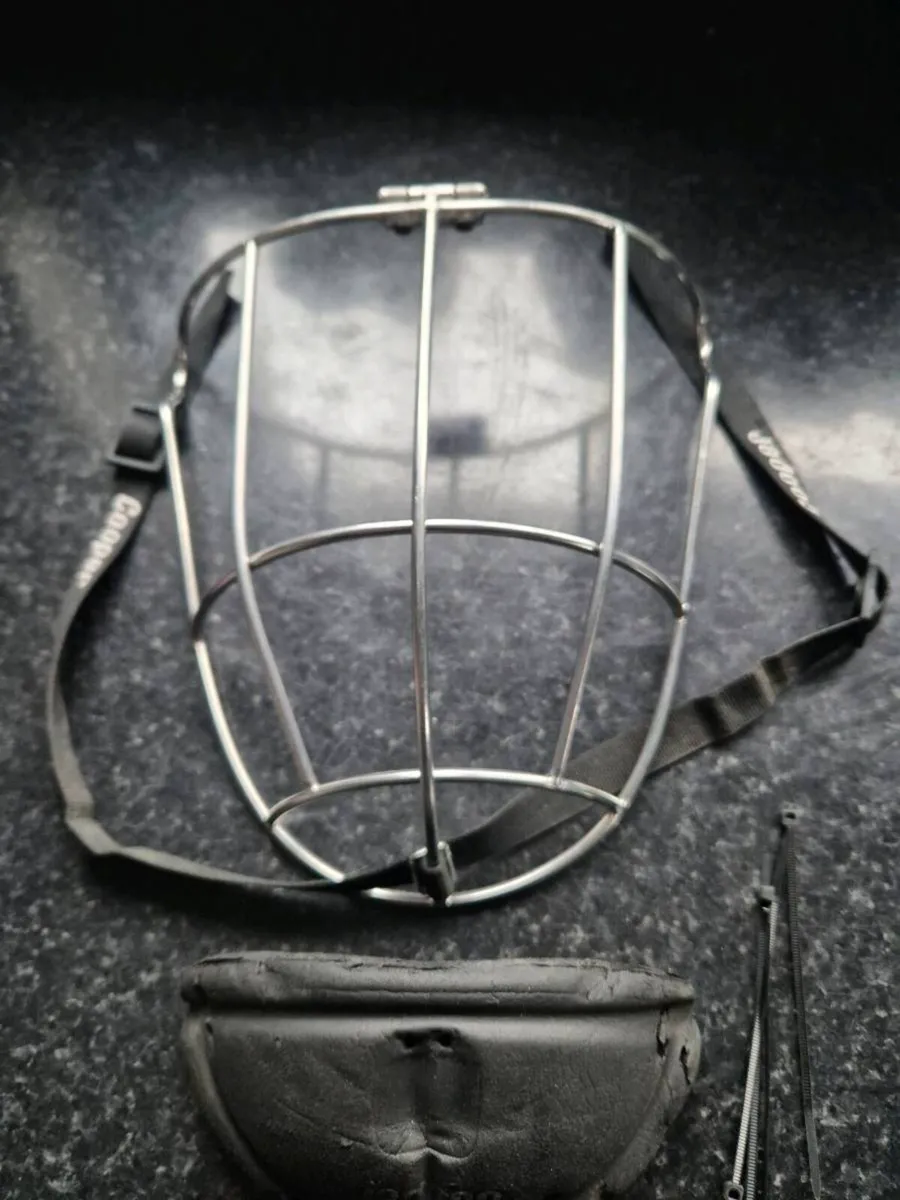 Hurling Kilkenny Face Guard - Image 1