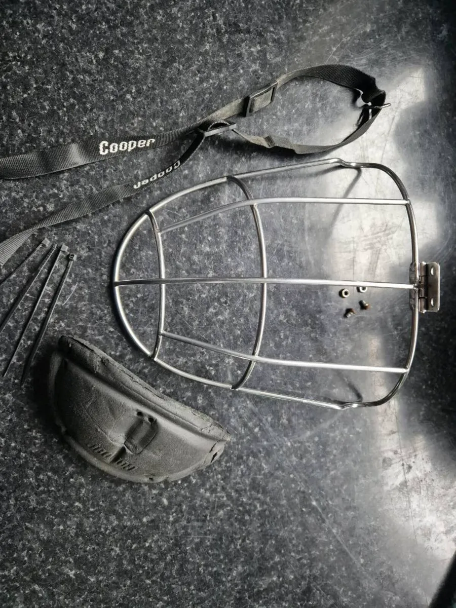 Hurling Kilkenny Face Guard - Image 3