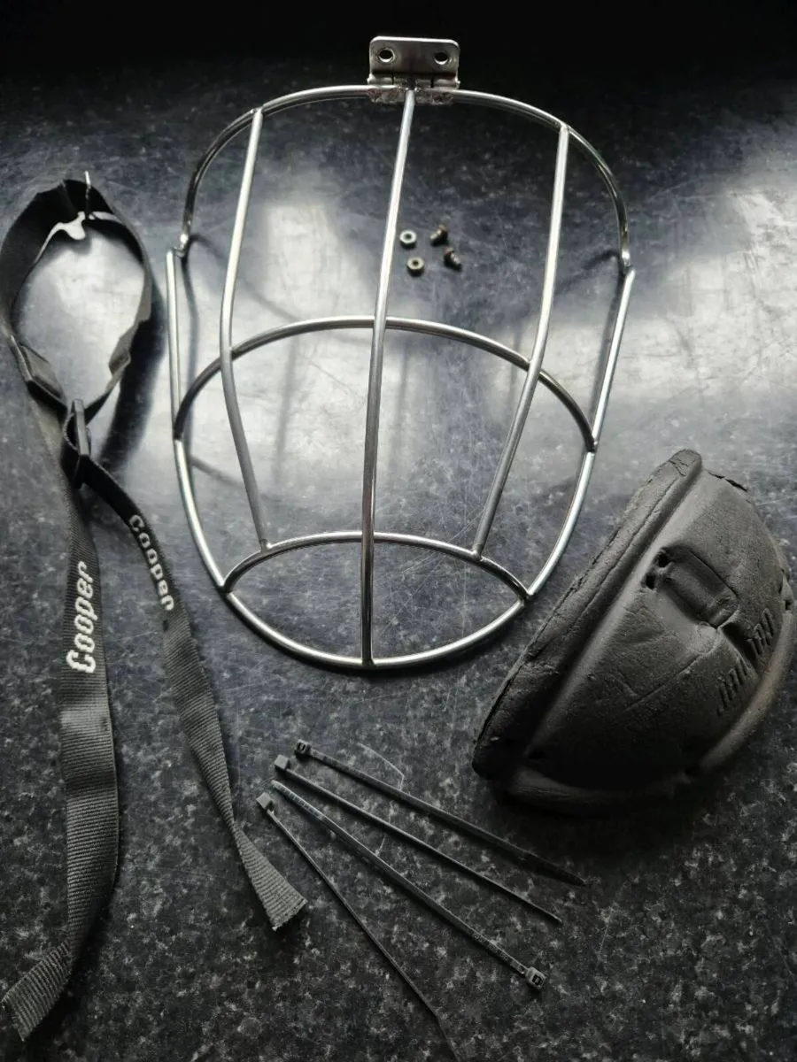 Hurling Kilkenny Face Guard - Image 4