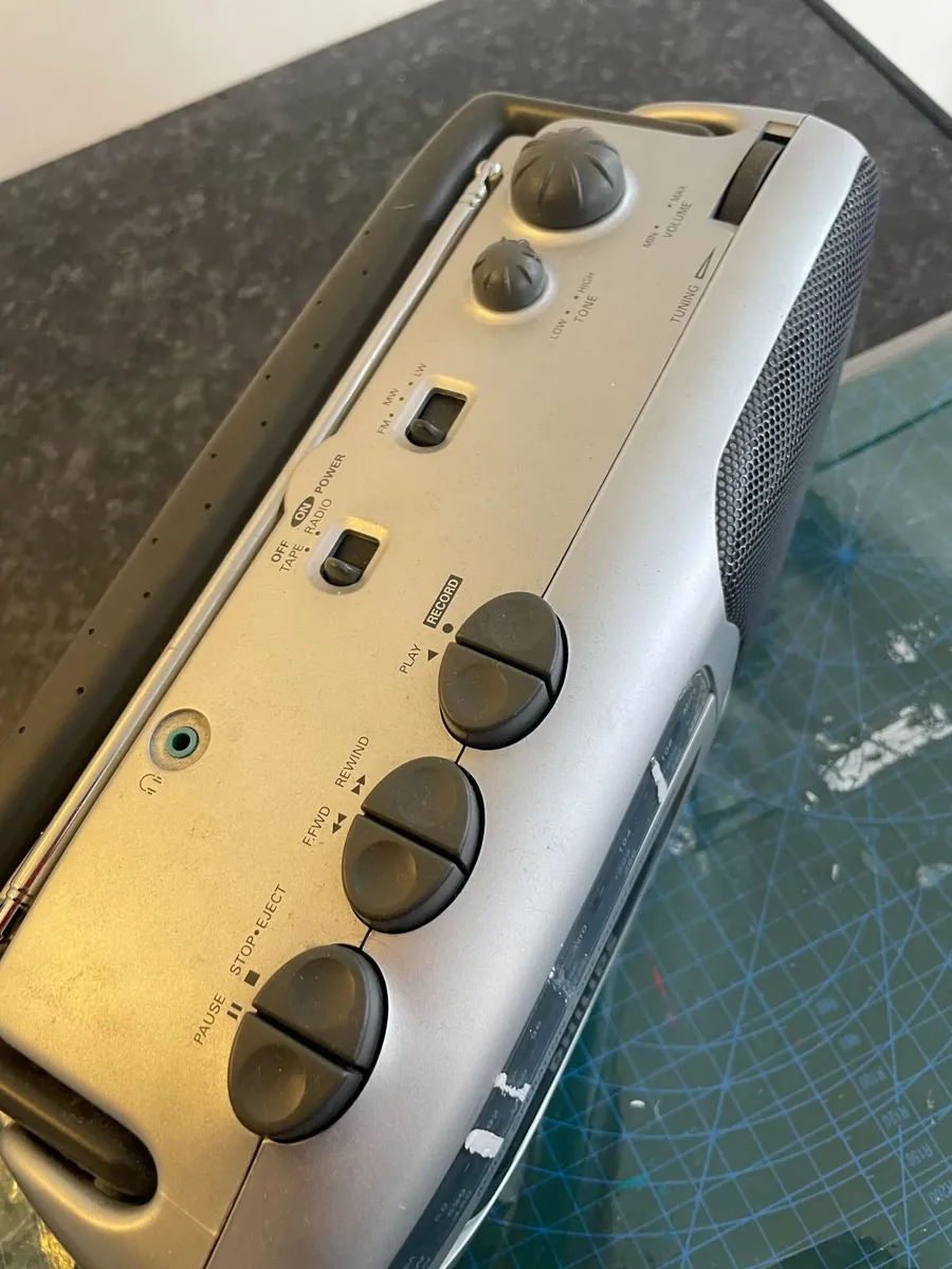 Radio for repair - Image 4