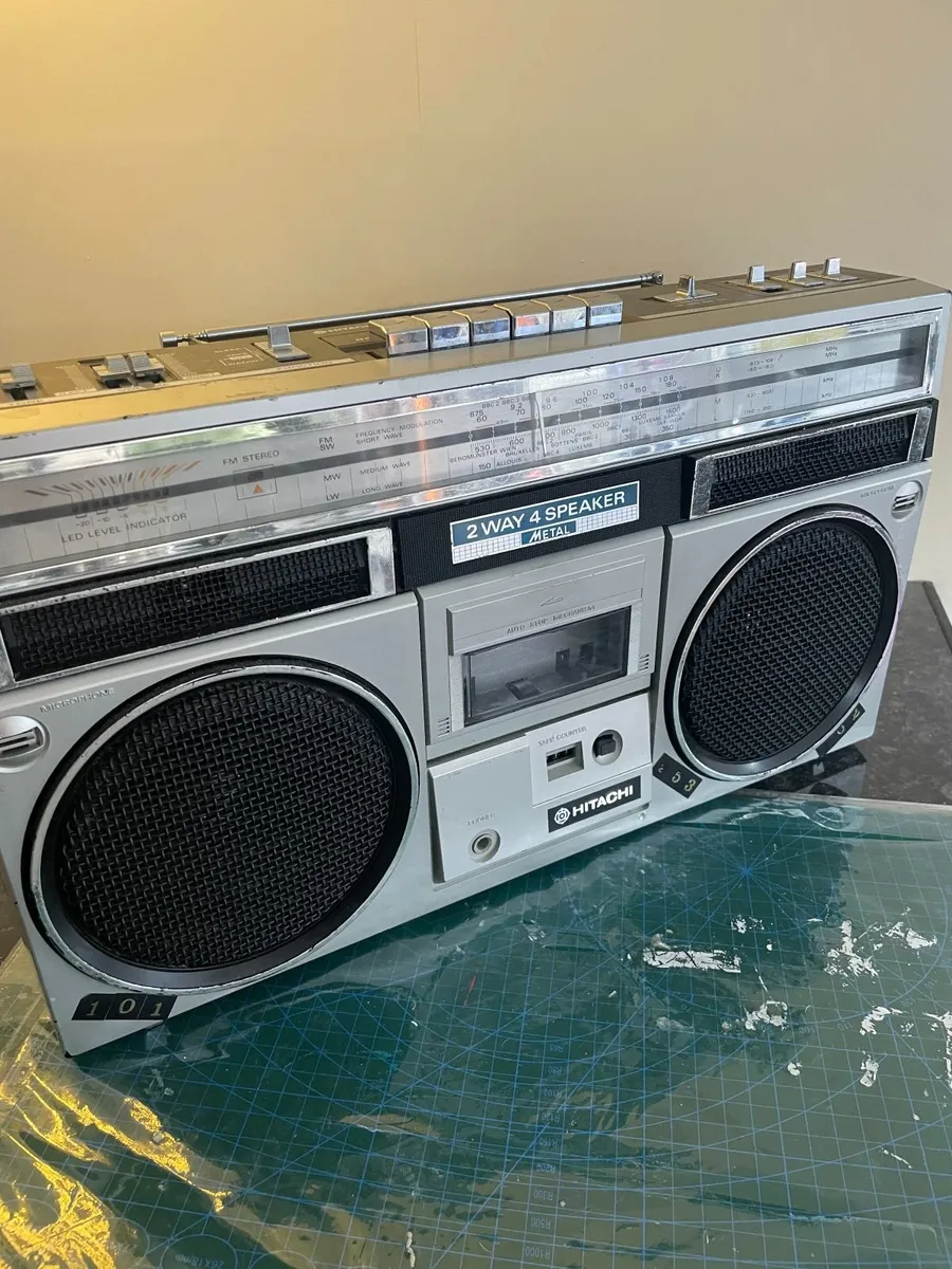 Hitachi Radio / Cassette player - Image 3
