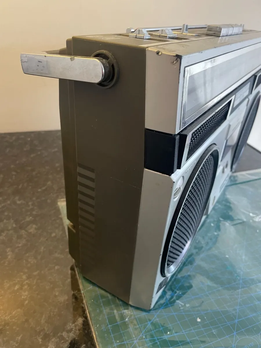 Hitachi Radio / Cassette player - Image 4