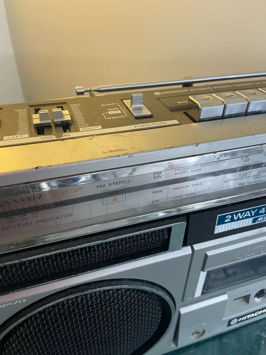 Hitachi Radio / Cassette player - Image 2