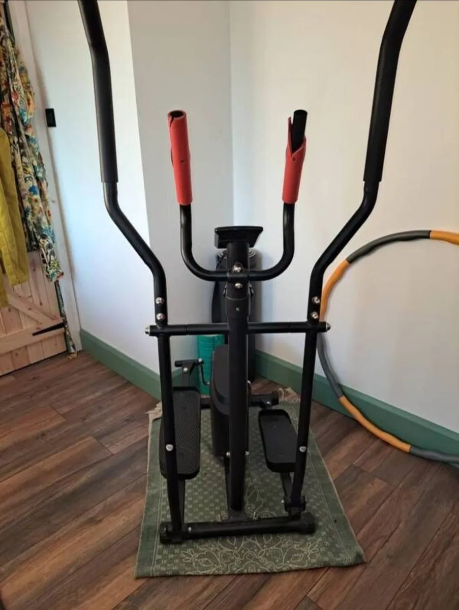 Crosstrainer Elliptical Machine - Image 3