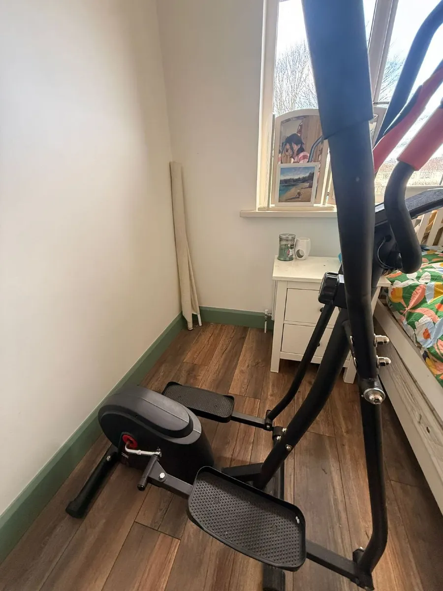 Crosstrainer Elliptical Machine - Image 1