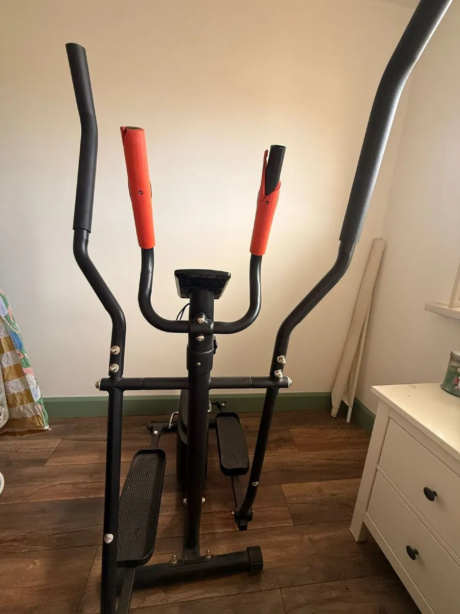 Crosstrainer Elliptical Machine - Image 2