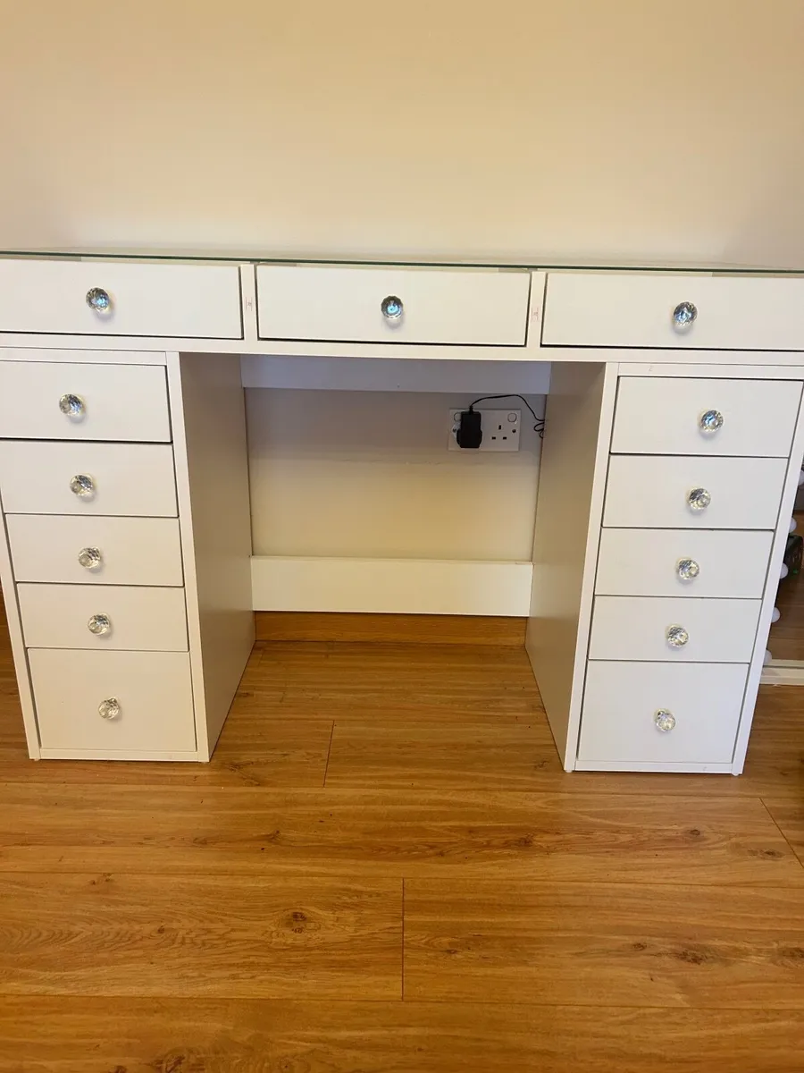 Vanity desk and Hollywood mirror - Image 2