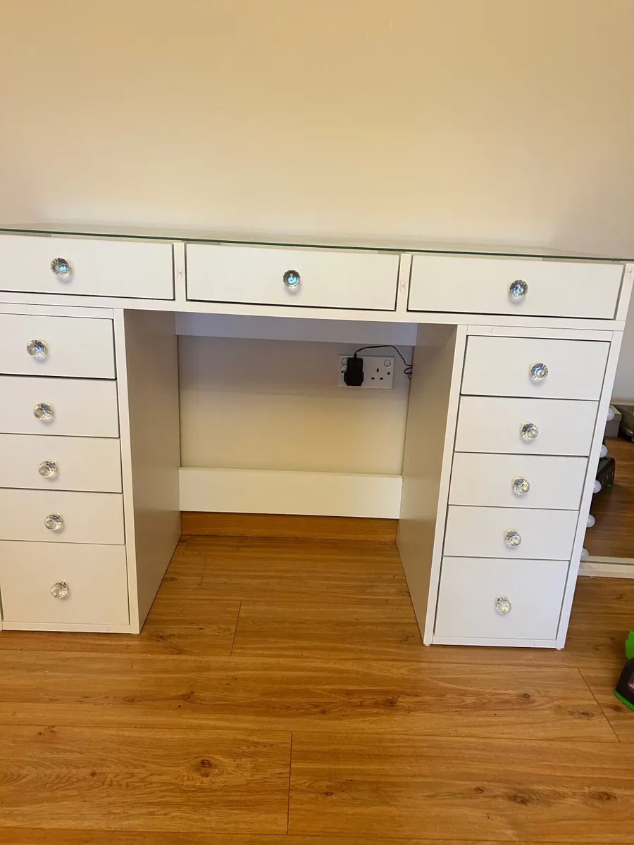 Vanity desk and Hollywood mirror - Image 3