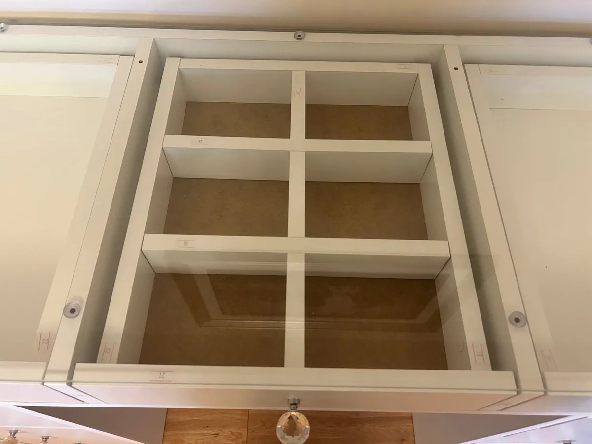 Vanity desk and Hollywood mirror - Image 4