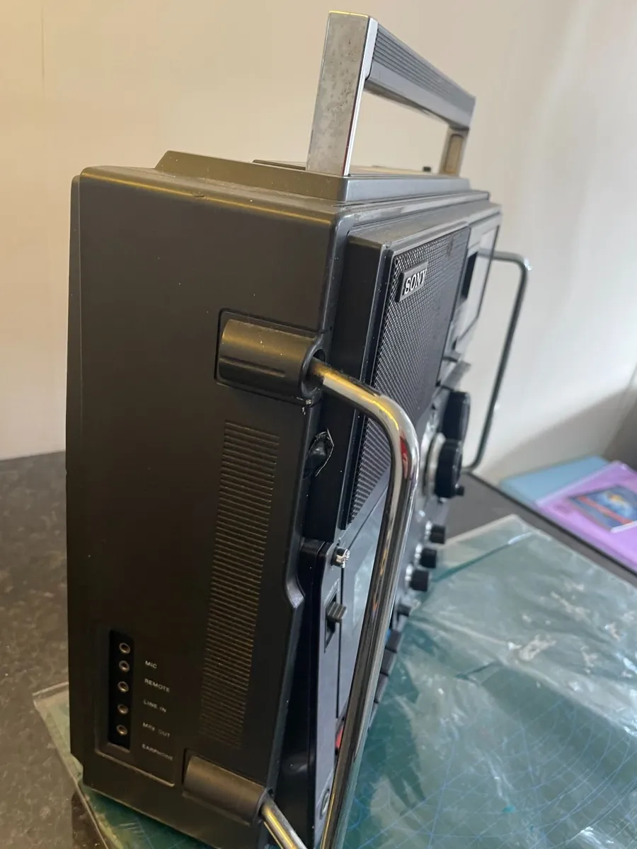 Sony Vintage Radio / Cassette player - Image 4
