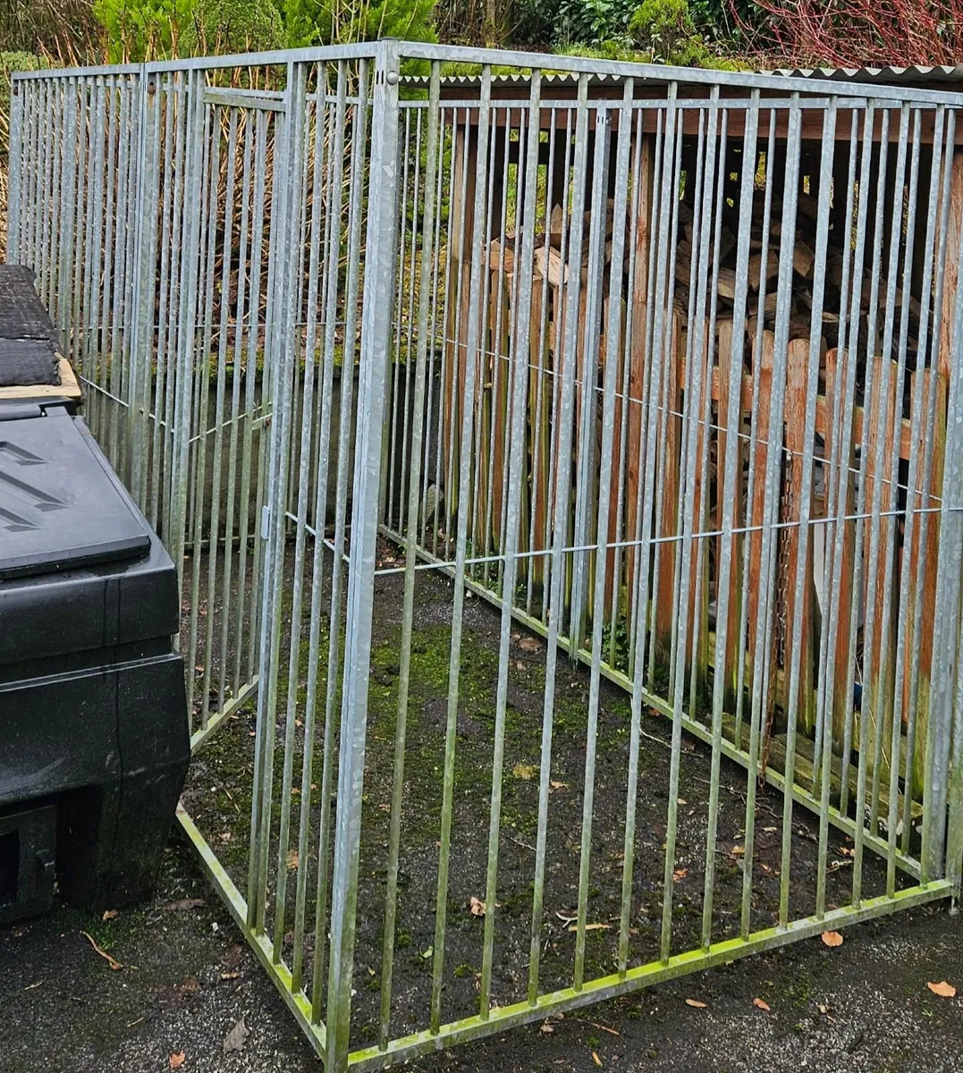 Dog pen 3m x 1.5m - Image 1