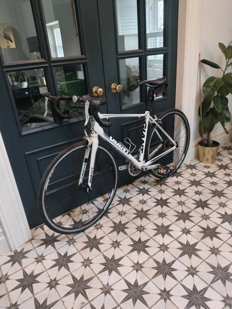 Giant Defy 3 Road Bike, Medium,Excellent Condition - Image 1