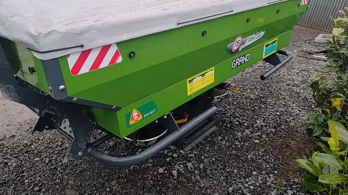 Fertiliser spreader Tolmet - Image 1
