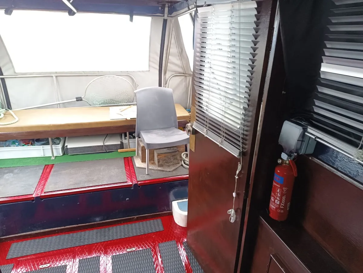 Boat, cruiser 28 ft - Image 4