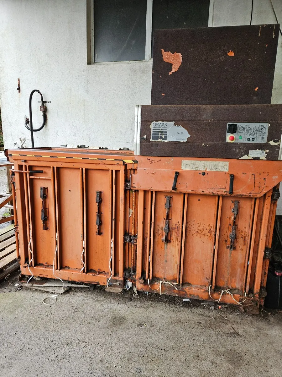 Recycling compactor - Image 1