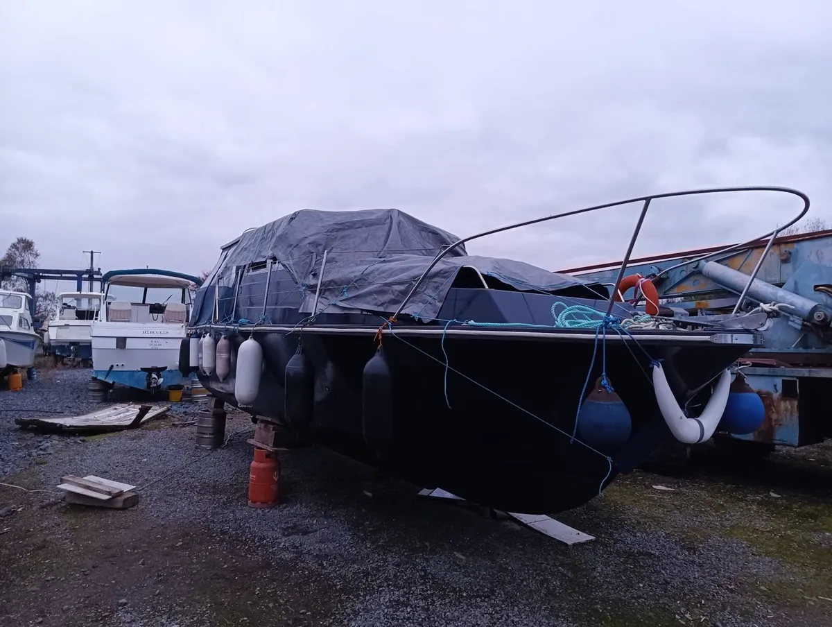 Boat, cruiser 28 ft - Image 1