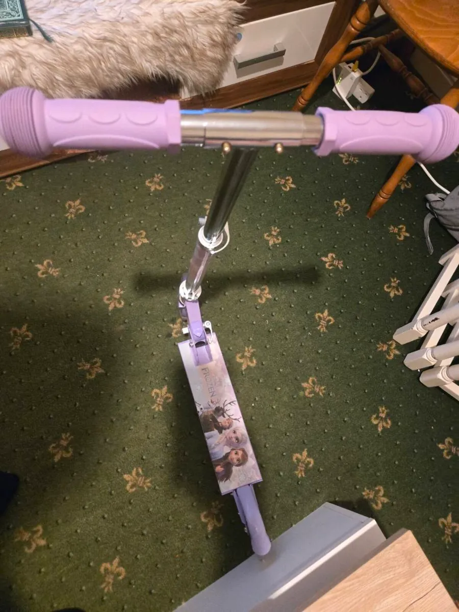 Girls scooter - Image 3
