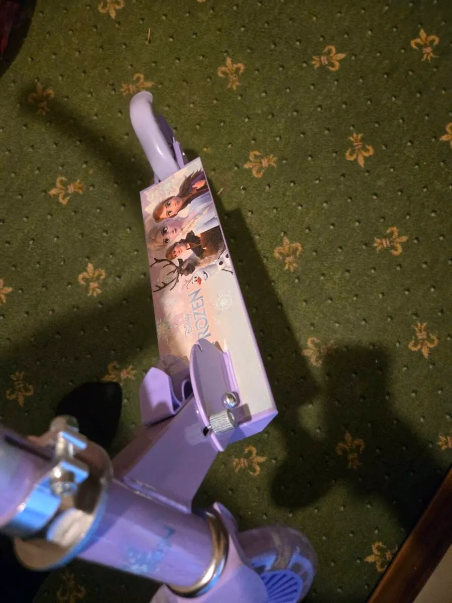 Girls scooter - Image 4