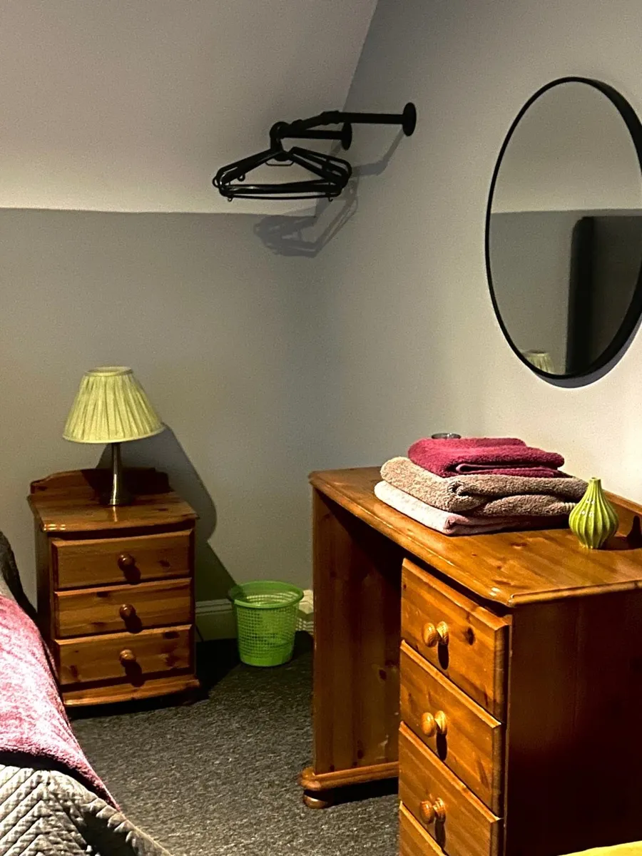 Bedroom furniture - Image 1