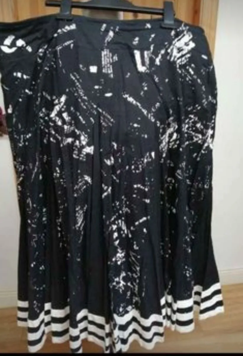 Ladies WFST Black and white cotton fully lined ski - Image 3