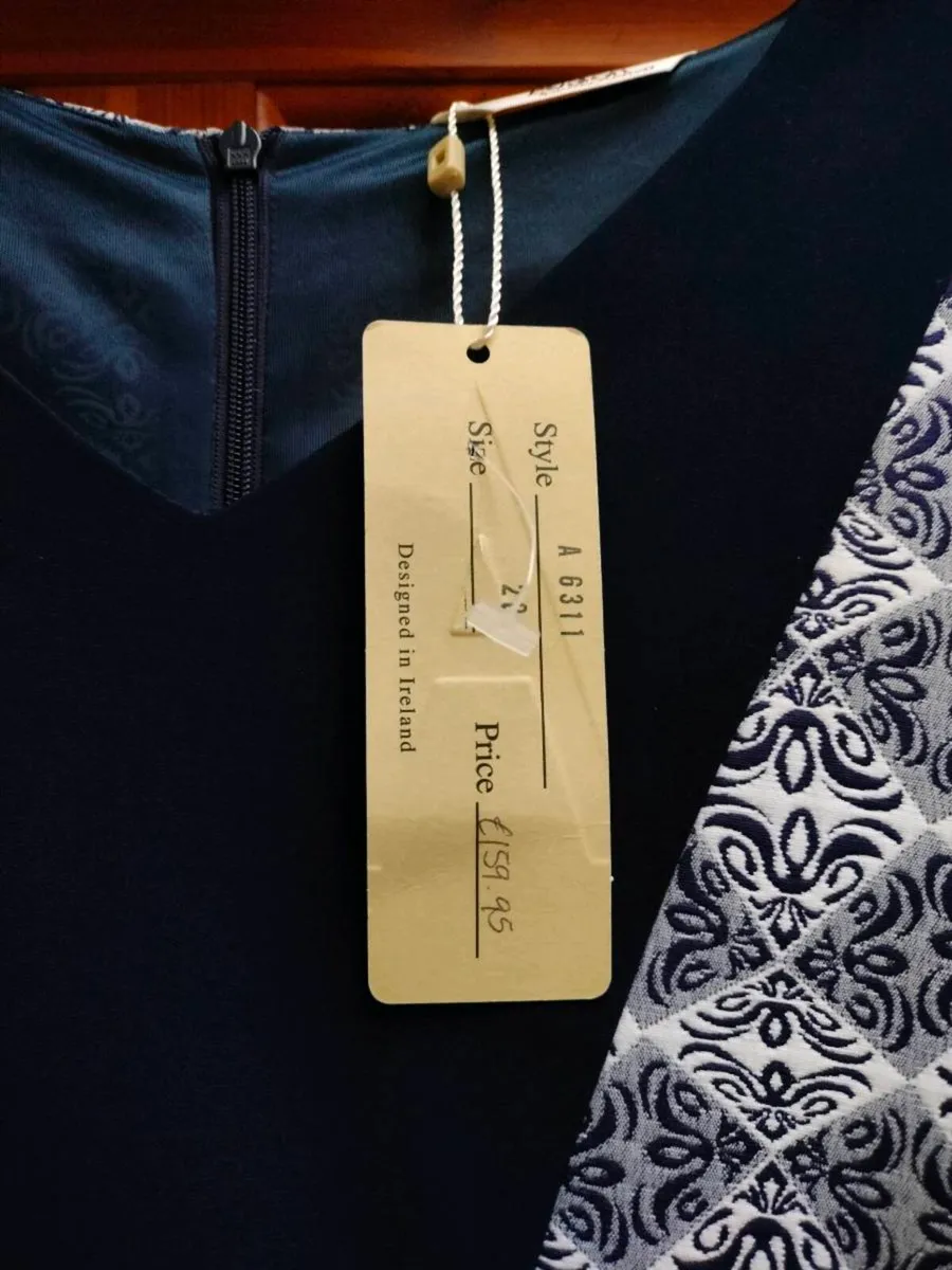 Ladies Avalon dress, with zip opening fully lined, - Image 4