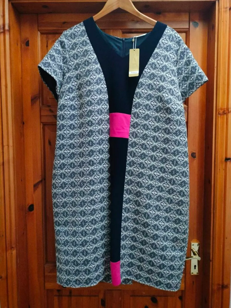 Ladies Avalon dress, with zip opening fully lined, - Image 1