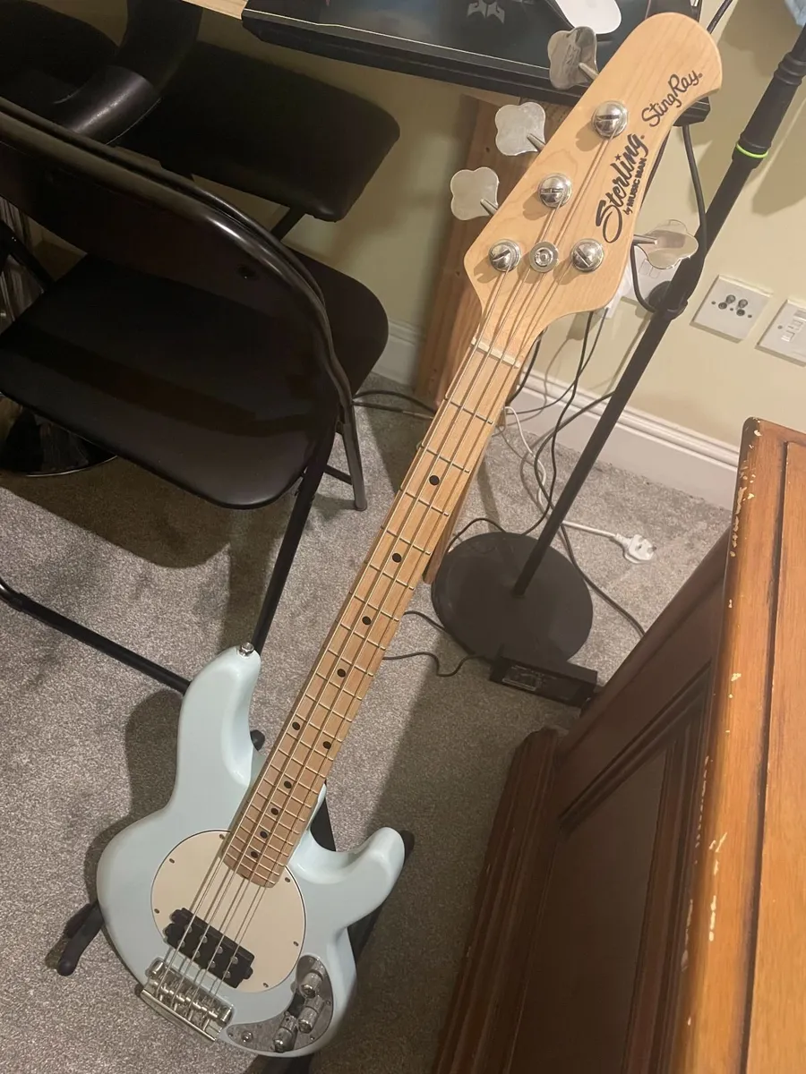 ELECTRIC BASS - STINGRAY STERLING + ACCESSORIES - Image 1