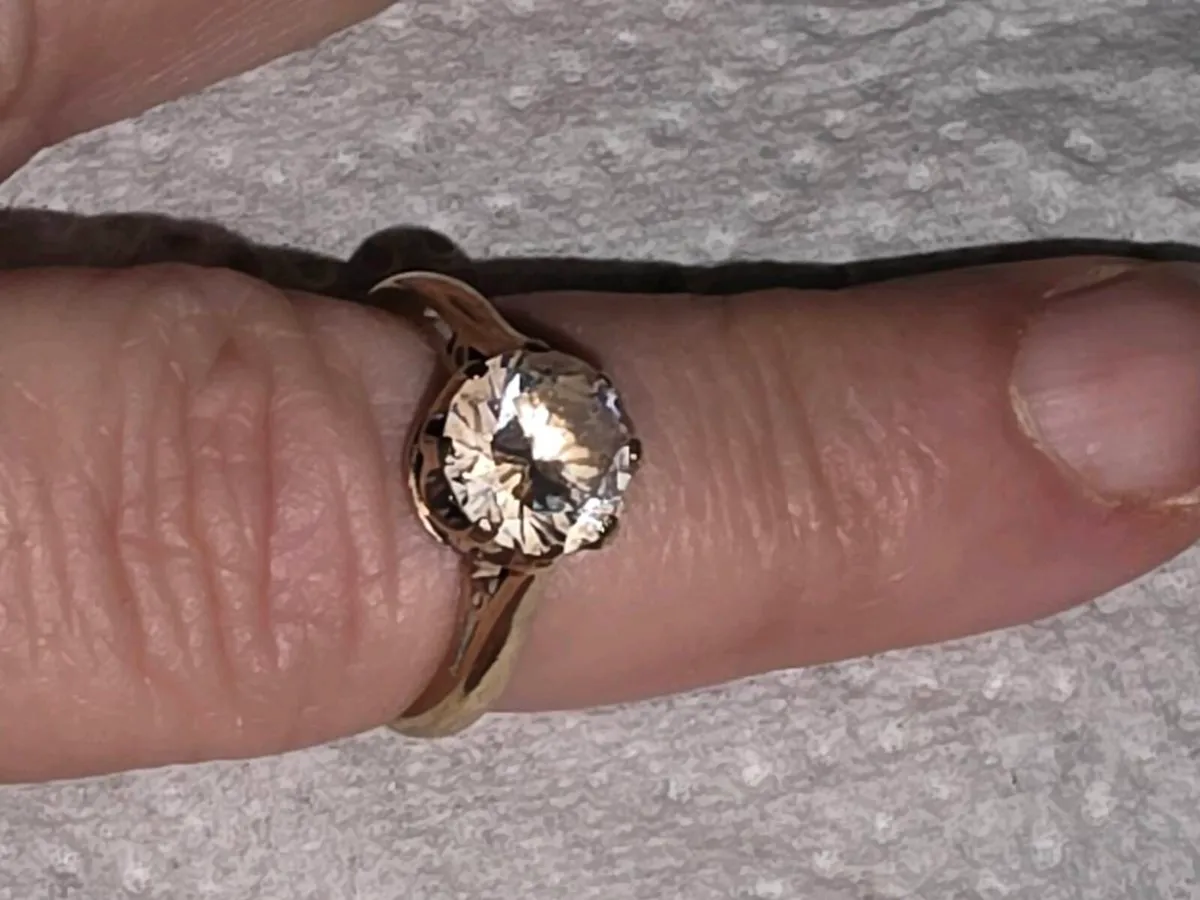 HUGE SOLITAIRE, 9CT Yellow Old Gold CHUNKY Ring ! - Image 3
