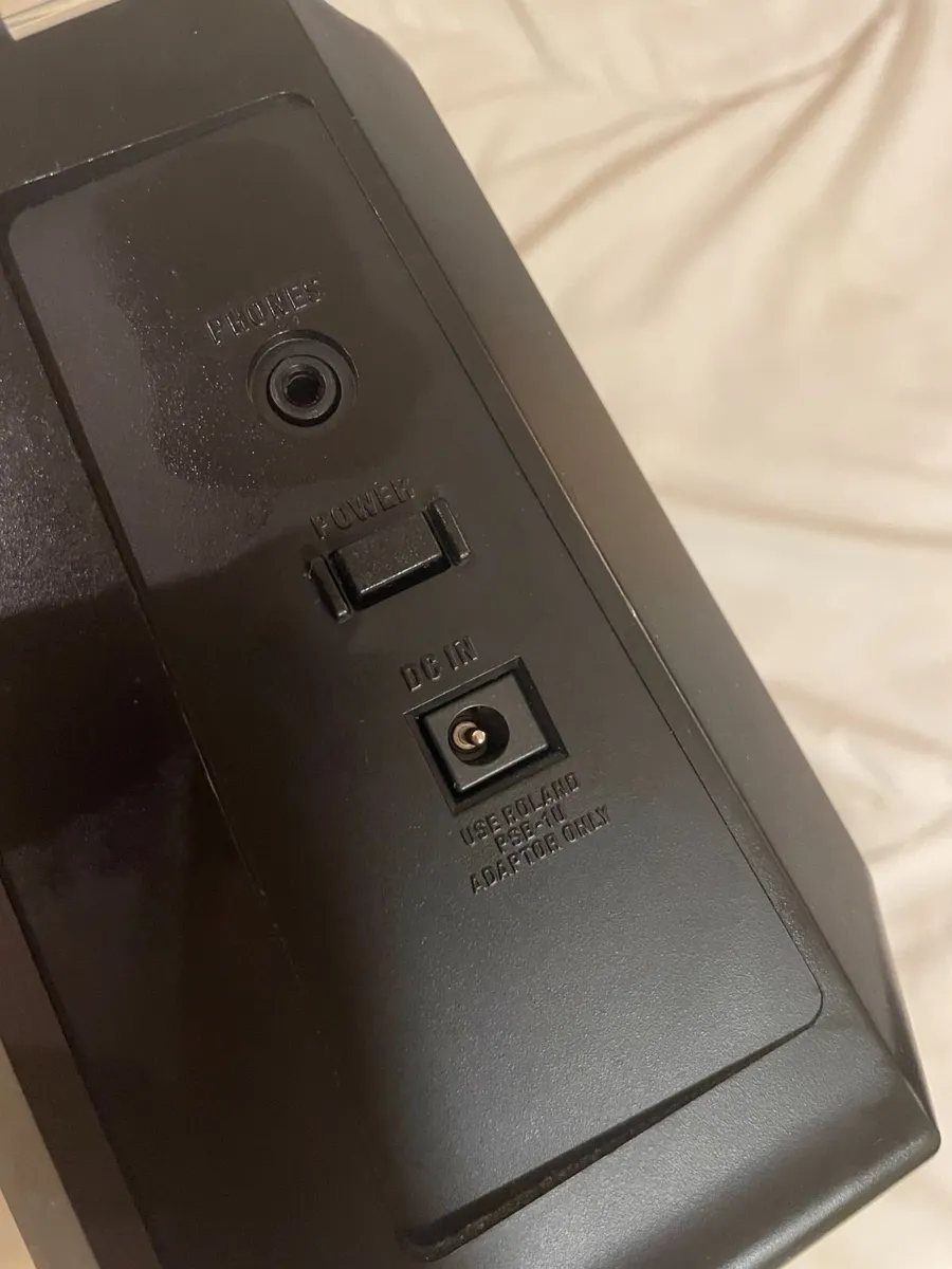 ROLAND MOBILE CUBE SMALL AMPLIFIER - Image 2