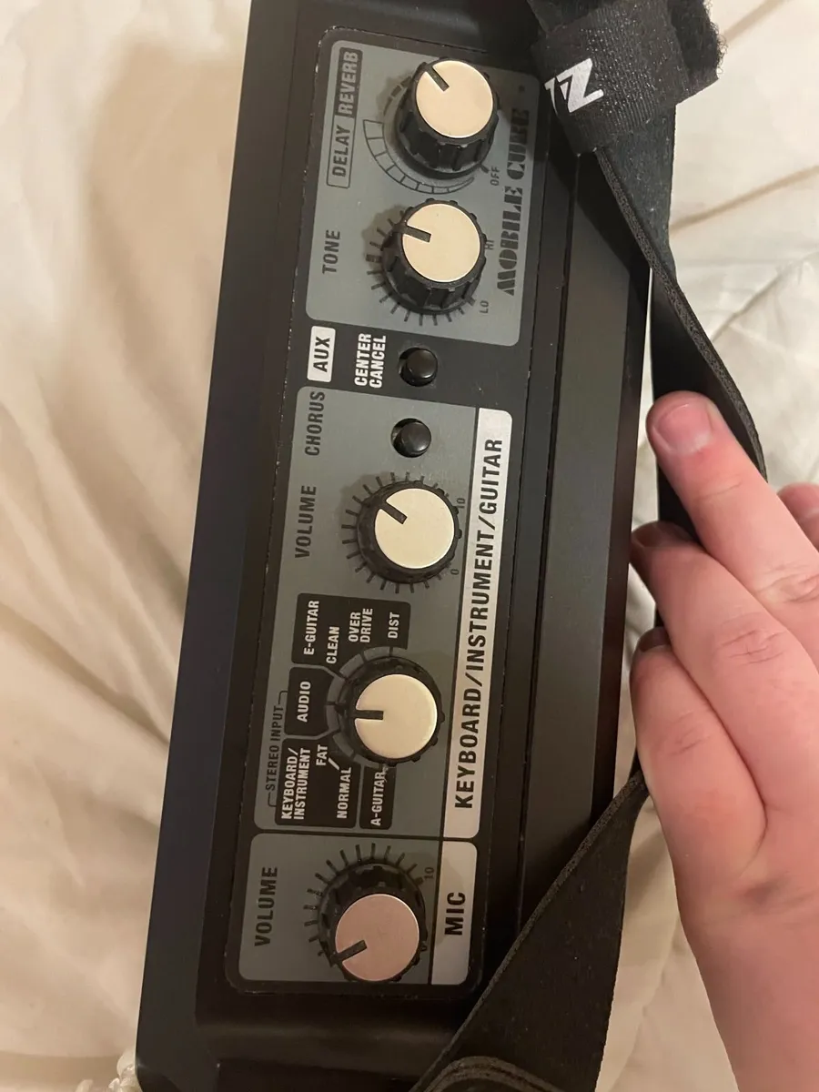 ROLAND MOBILE CUBE SMALL AMPLIFIER - Image 4