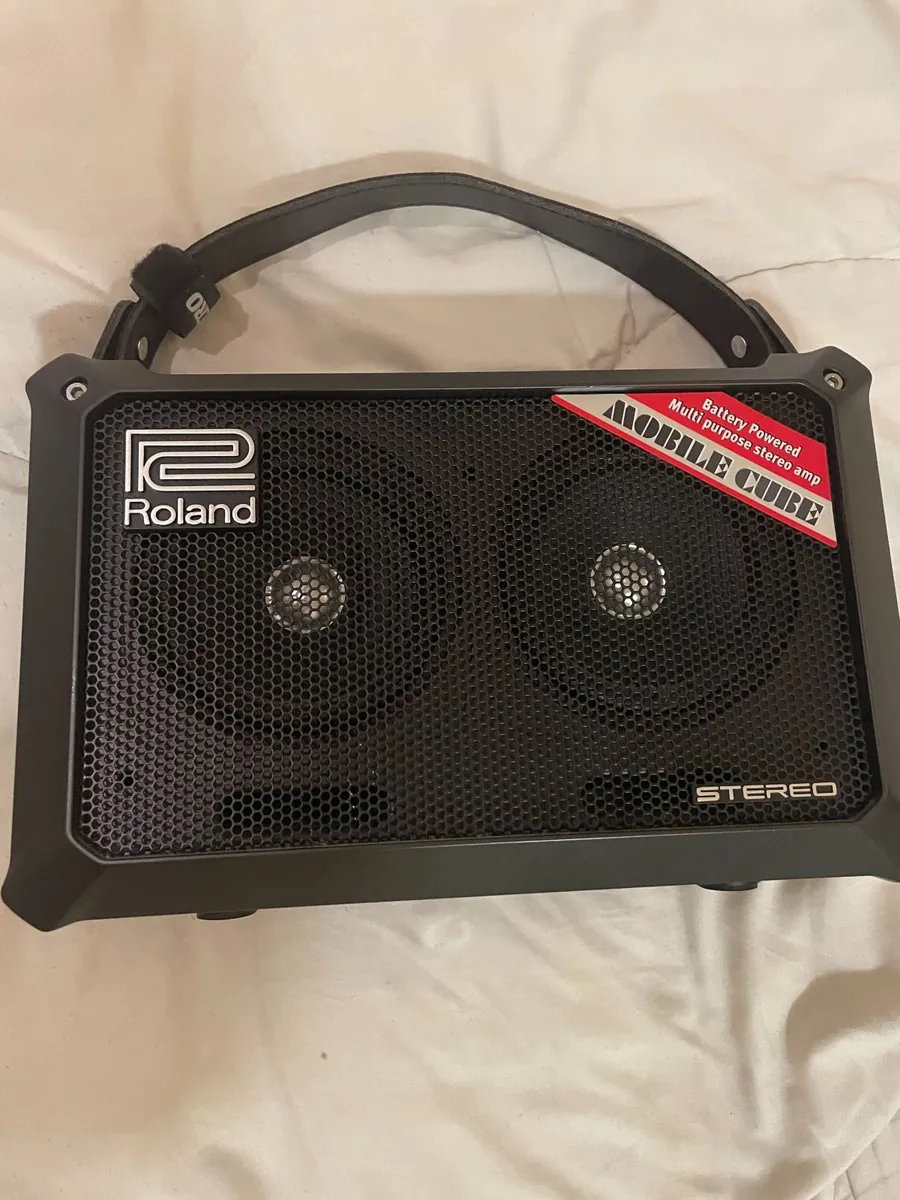 ROLAND MOBILE CUBE SMALL AMPLIFIER - Image 1