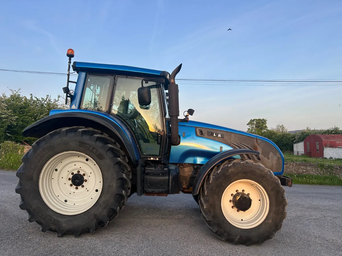 2011 Valtra T182 - Image 4