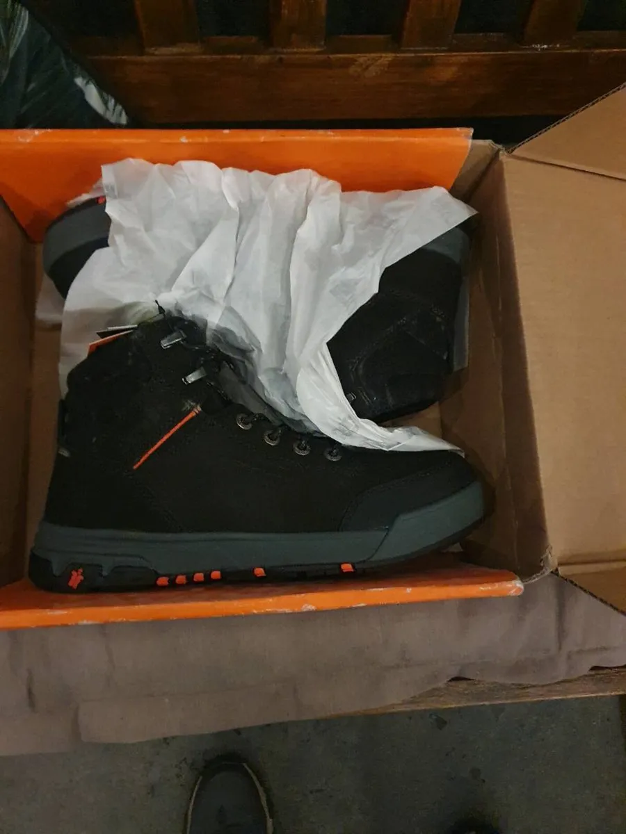 Scruffs safety boots - Image 1