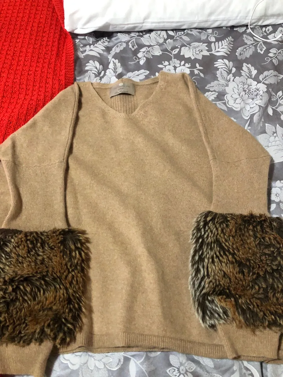 Ladies stunning cashmere jumper size M €15 - Image 4