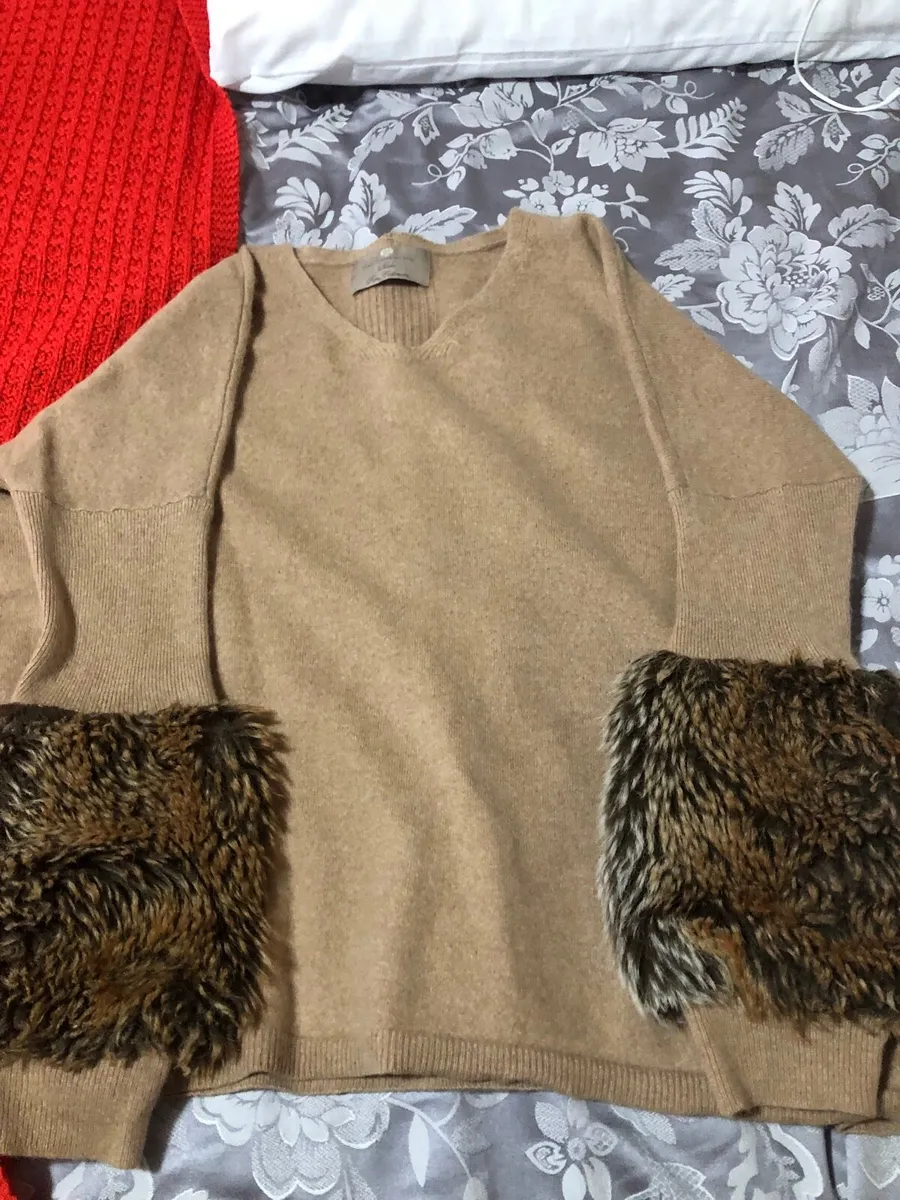 Ladies stunning cashmere jumper size M €15 - Image 1