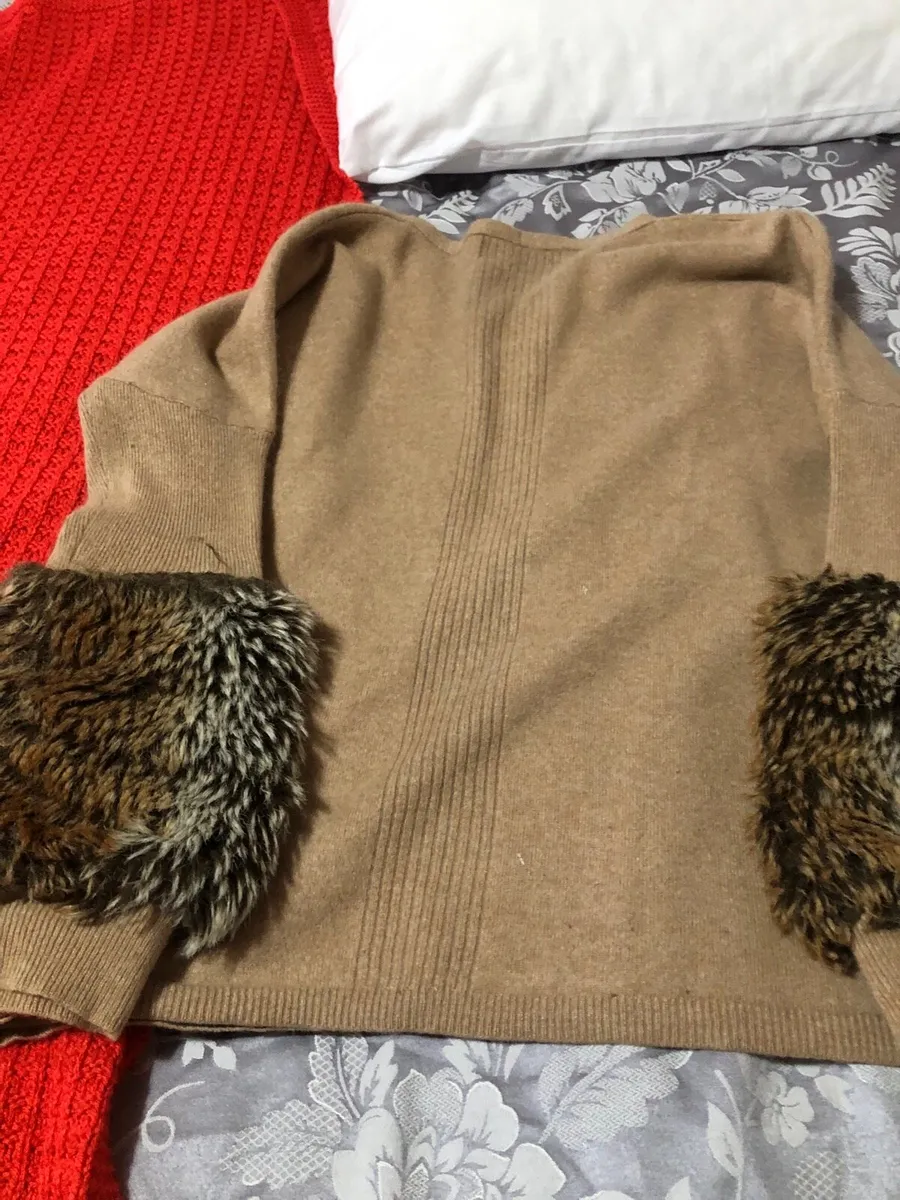 Ladies stunning cashmere jumper size M €15 - Image 2