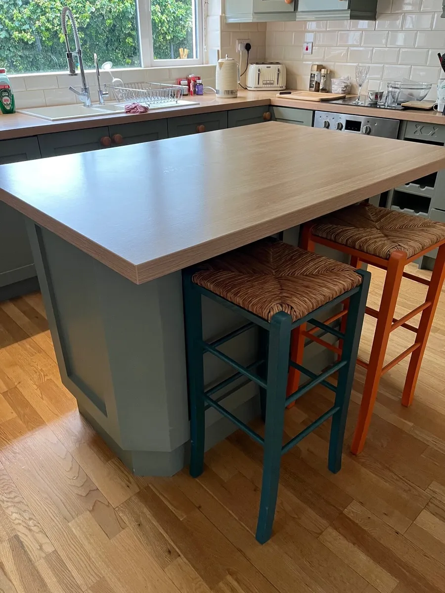 Kitchen island - Image 1