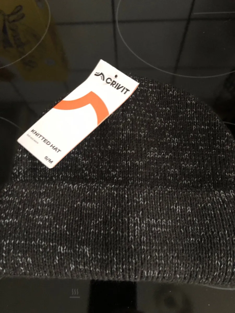 Boys BNWT hat S /M €5 - Image 1